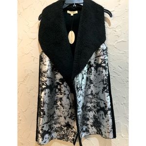 ❤️❤️Metallic sweater vest medium new❤️❤️